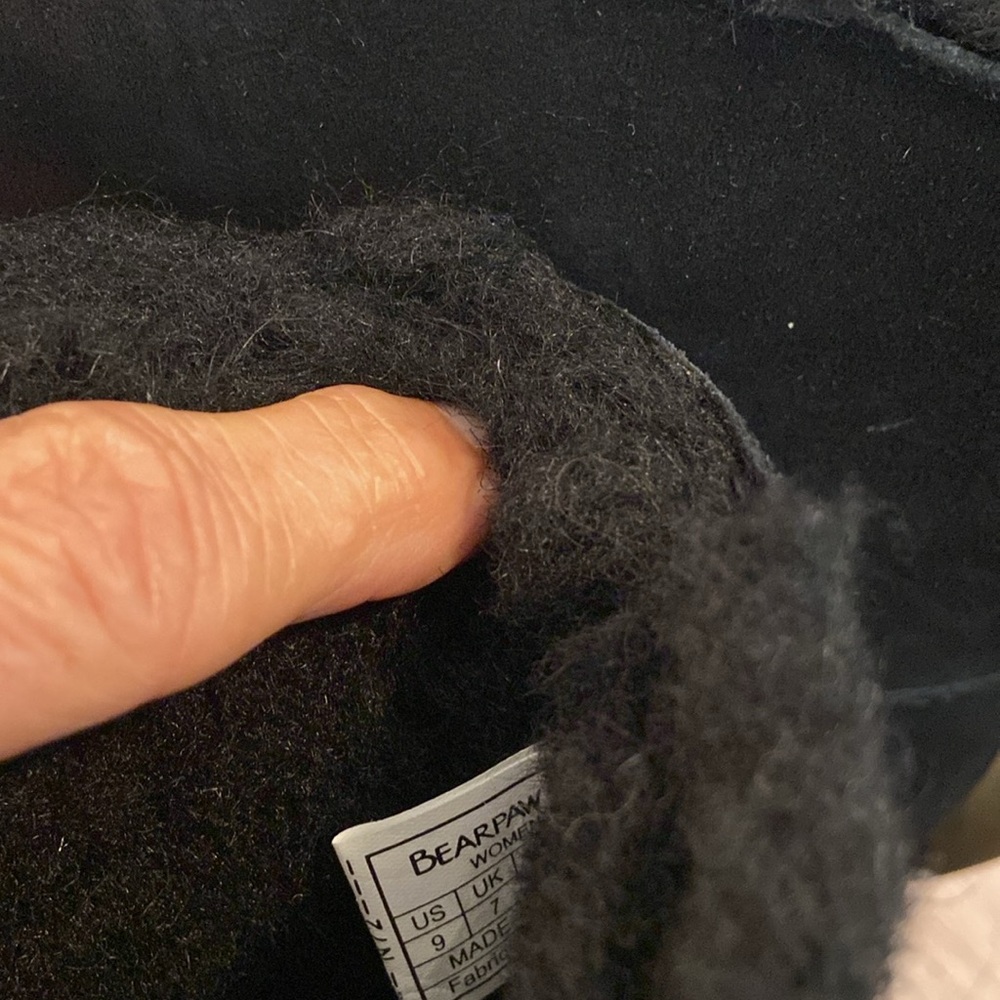 BearPaw Women’s Pull On Suede Pom Pom Sheepskin Boots Black Size 9M New - Picture 6 of 16